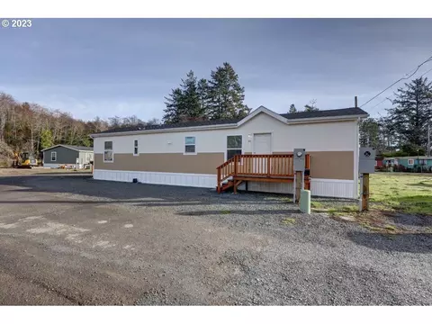 1303 30th St #21, Seaview, WA 98644