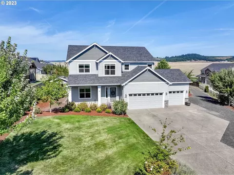 843 E Mckinley St, Carlton, OR 97111