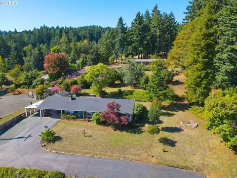 734 Eastview Dr, Cottage Grove, OR 97424