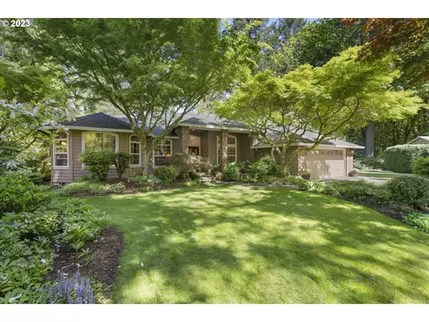 9970 NE Trillium Ln, Newberg, OR 97132