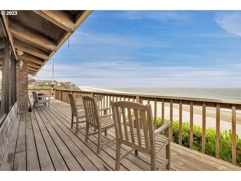 5645 El Circulo Ave, Lincoln City, OR 97367