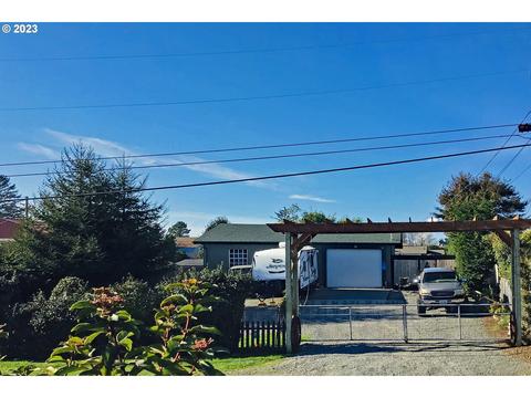 233 Wharf St, Brookings, OR 97415