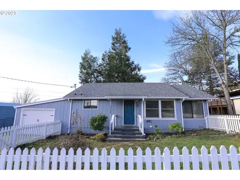 1746 NW Patricia St, Roseburg, OR 97471
