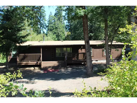 5820 Iowa Dr, Hood River, OR 97031