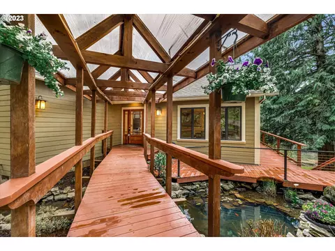 36490 SE Blackberry Ln, Sandy, OR 97055