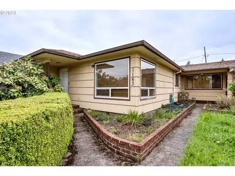 1163 D St, Springfield, OR 97477