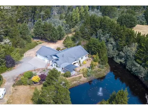 5215 Heceta Beach Rd, Florence, OR 97439