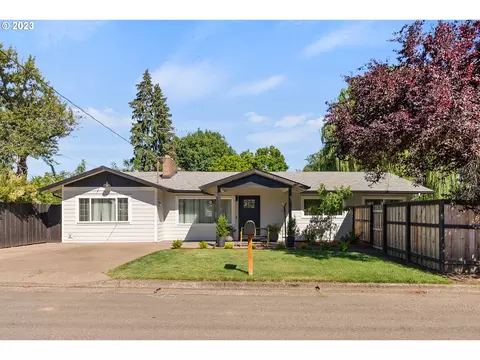 548 Hall St, Woodburn, OR 97071