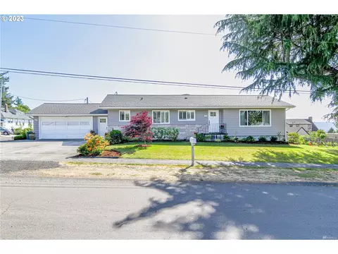 380 S 3rd St, Cathlamet, WA 98612
