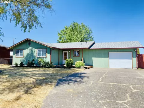 745 Gaileen Way, Harrisburg, OR 97446