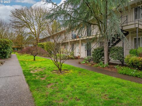 6825 SW Capitol Hill Rd #22, Portland, OR 97219