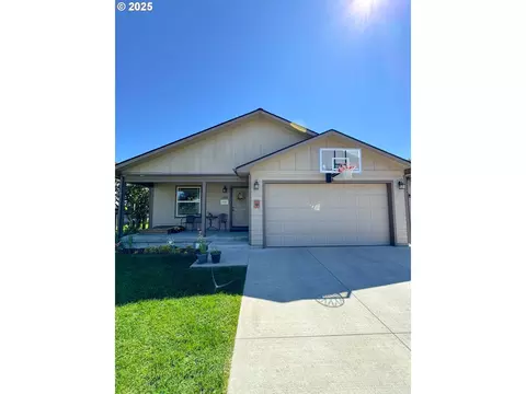 1295 D St, Baker City, OR 97814