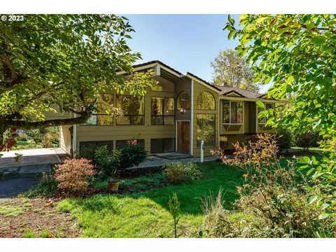 15631 S Rosemary Ct, Oregon City, OR 97045