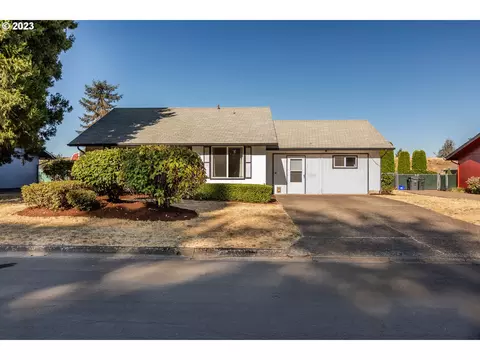 2476 Canterbury St, Eugene, OR 97404