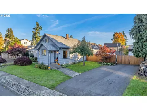 704 Barclay Hills Dr, Oregon City, OR 97045