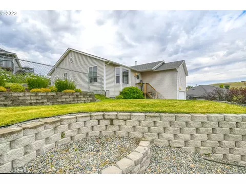 1316 SW 12th Ct, Pendleton, OR 97801