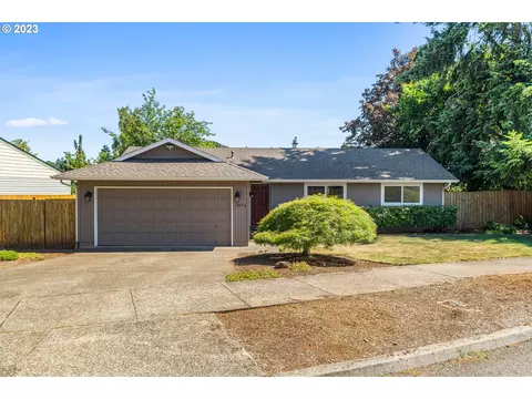 2074 Elmwood Dr, Salem, OR 97306