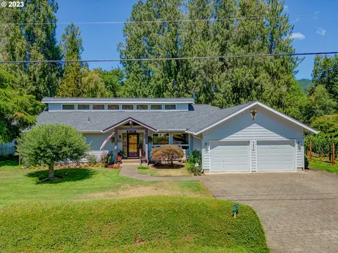 41673 Madrone St, Springfield, OR 97478
