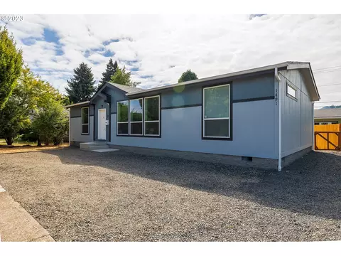 1491 E St, Springfield, OR 97477