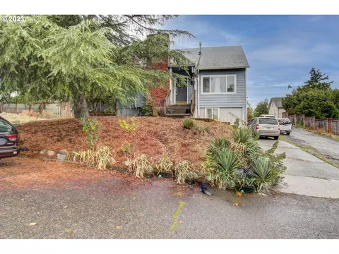 8733 SE Henderson St, Portland, OR 97266