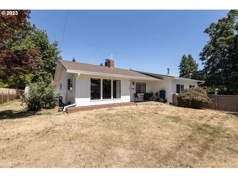 443 Holmes Ln, Oregon City, OR 97045