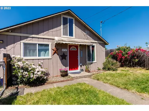 1034 NE Alder St, Roseburg, OR 97470