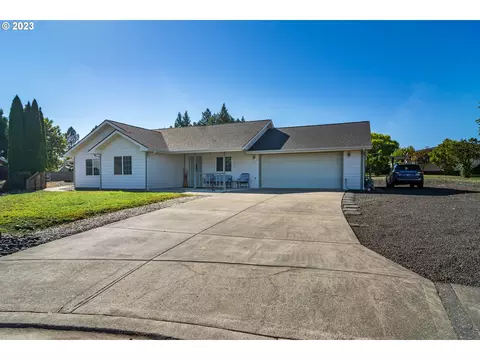 122 NW Romayo Ct, Winston, OR 97496