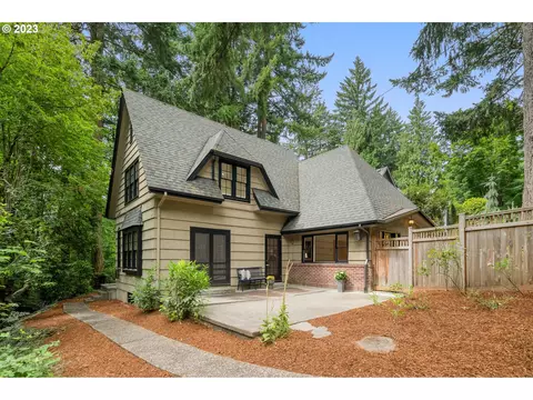 5925 SW Terwilliger Blvd, Portland, OR 97239