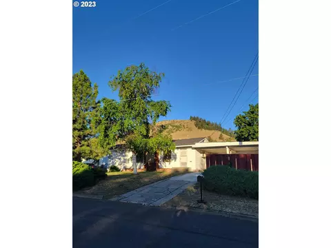 1402 Oak St, La Grande, OR 97850