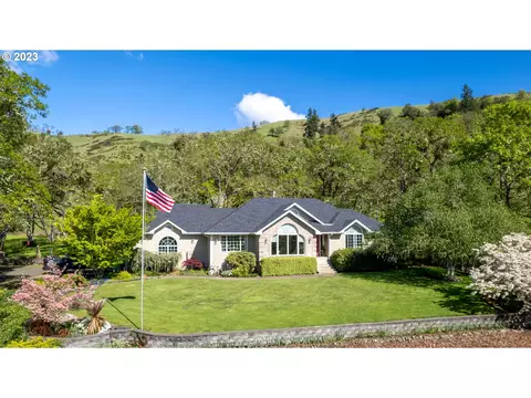 7778 N Bank Rd, Roseburg, OR 97470