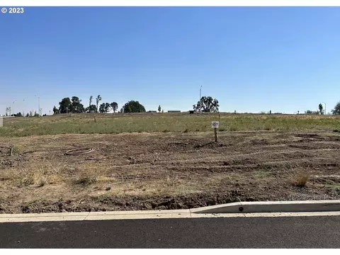 1548 NW Pinehurst Dr #107, Mcminnville, OR 97128