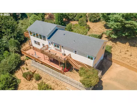 605 N 4th Ct, Coos Bay, OR 97420