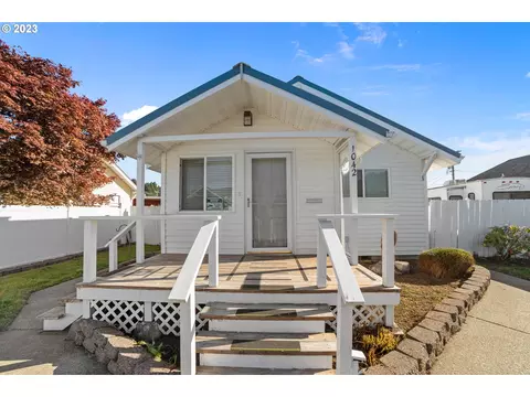 1042 Hawthorne Ave, Reedsport, OR 97467