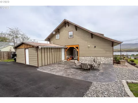 1515 E 9th St, The Dalles, OR 97058