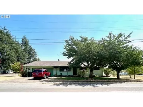 262 N 1st St, Carlton, OR 97111