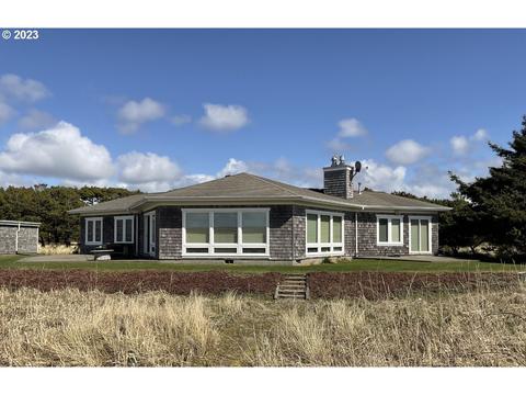 89662 Ocean Dr, Warrenton, OR 97146