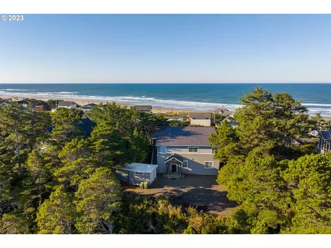 88543 3rd Ave, Florence, OR 97439