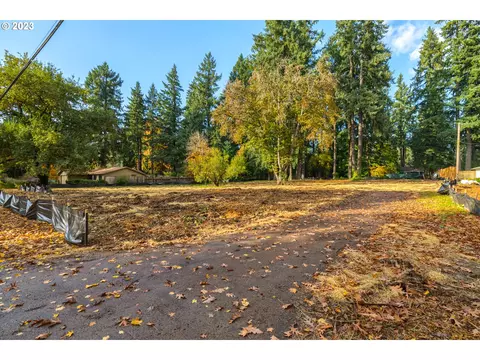 Dawn St, Lake Oswego, OR 97035