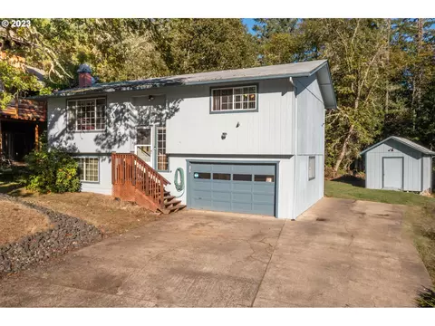 754 Tanglewood St, Sutherlin, OR 97479