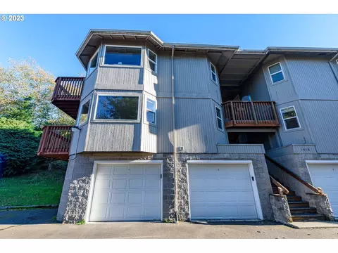 3810 Buccaneer Ln #B, North Bend, OR 97459