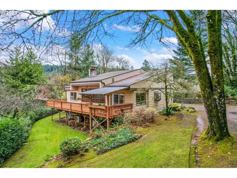 2435 SW Dakota St, Portland, OR 97239