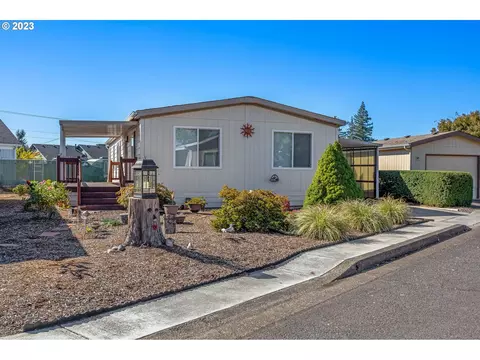 1199 N Terry St #140, Eugene, OR 97402