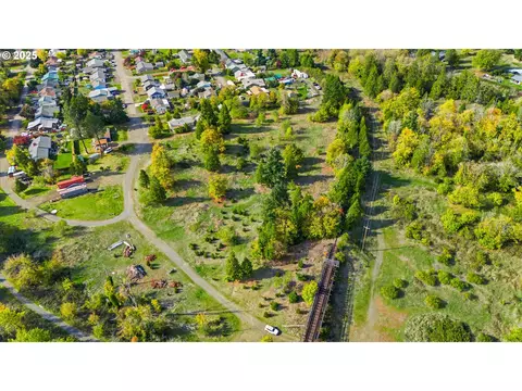 000 Jasper Dr, Oakridge, OR 97463