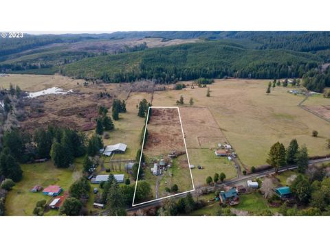 60062 Fairview Rd, Coquille, OR 97423