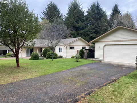 4863 Darlings Loop, Florence, OR 97439