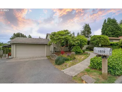 1020 Oakway Dr, Coos Bay, OR 97420
