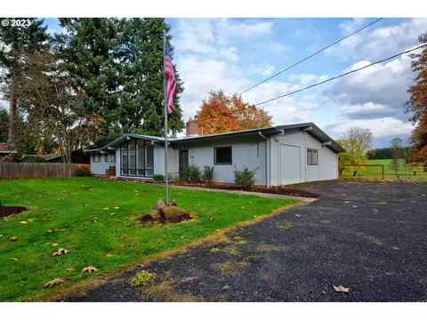 84571 Parkway Rd, Pleasant Hill, OR 97455