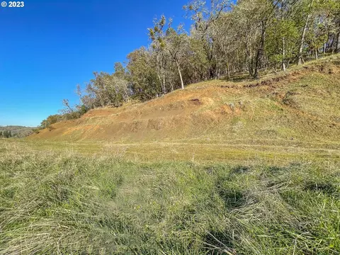 675 N View Dr, Winchester, OR 97495