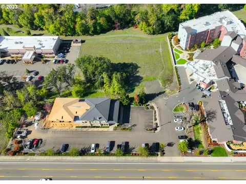 2470 NW Edenbower Blvd # 2, Roseburg, OR 97471