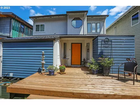 3939 N Marine Dr #11, Portland, OR 97217